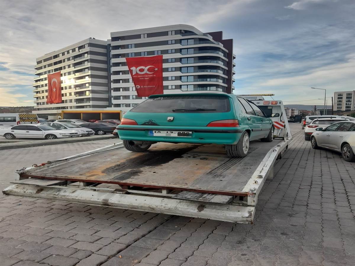 Çevreyi rahatsız eden 42 araca ceza yağdı: 18 araç trafikten men edildi