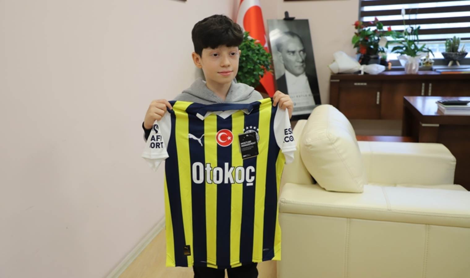 Emre Mor'dan genç Fenerbahçeli'ye jest!