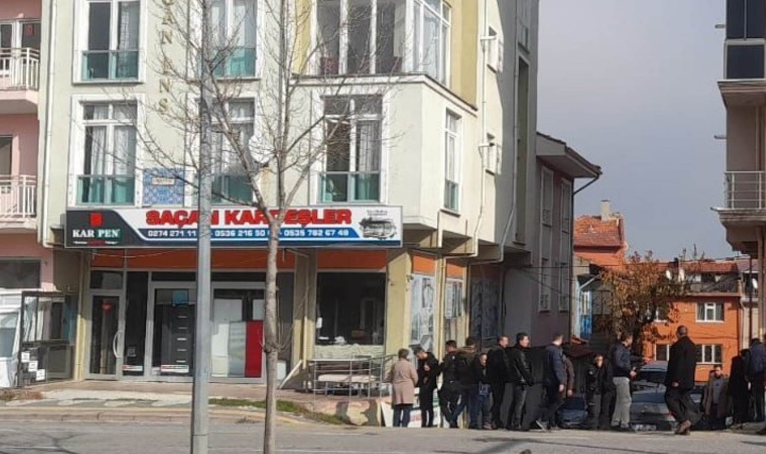 Şizofreni hastası emekli polis, sağlık çalışanlarını rehin aldı