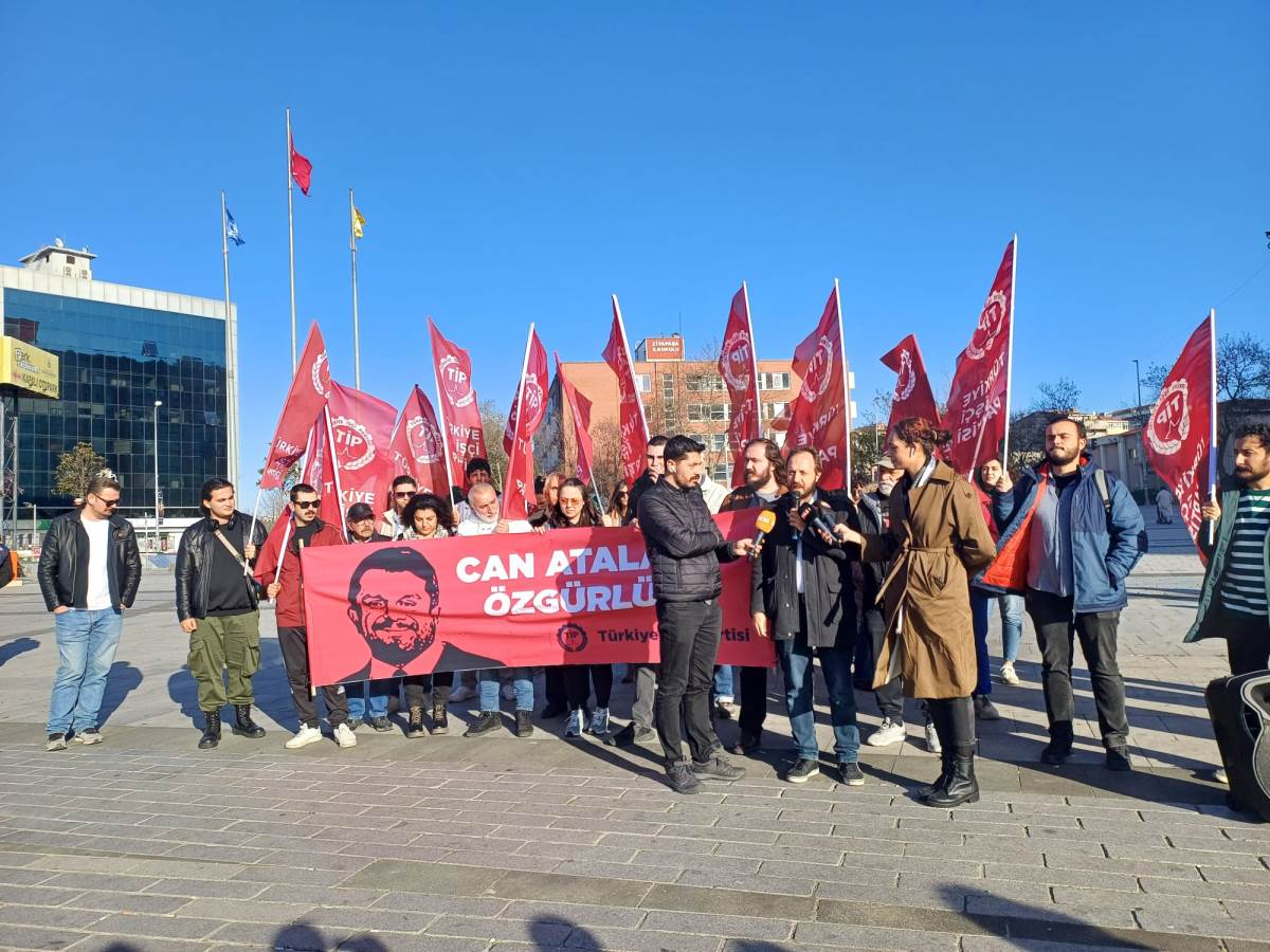 Can Atalay'ın arkadaşları tahliye için bekliyor... 'Beşinci günde hâlâ gerekçeli karar yok'