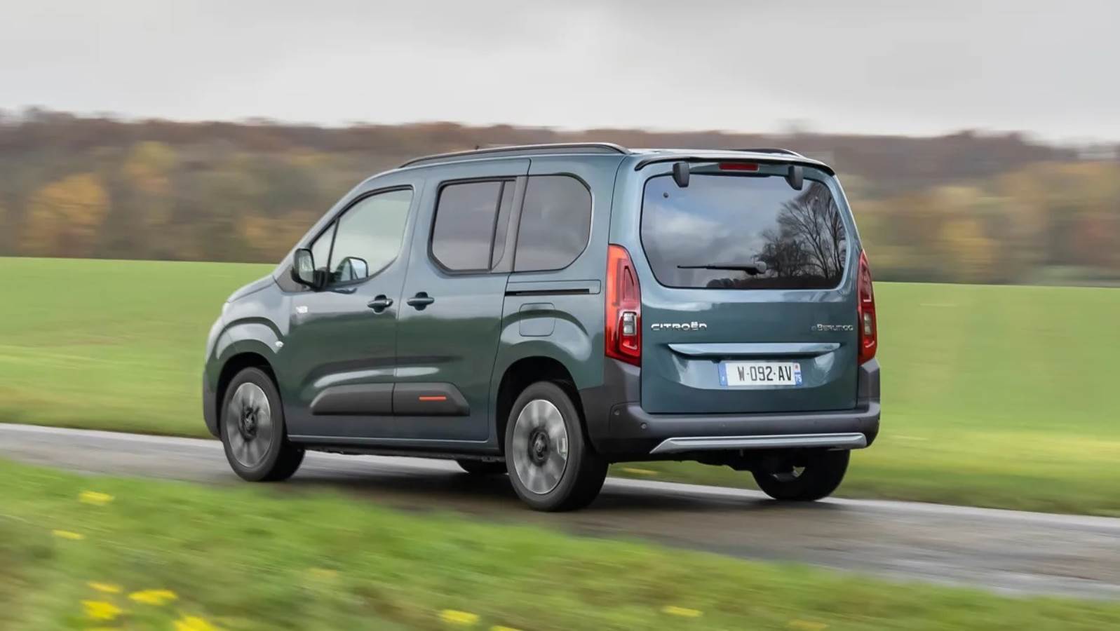 Citroen Berlingo ve e-Berlingo yeni görünüme kavuştu: Ekran büyüdü, koltuklar değişti