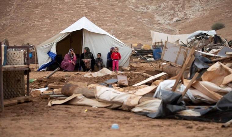 İsrailli yerleşimciler, Filistinli ailenin çadırına dronla kezzap döktü