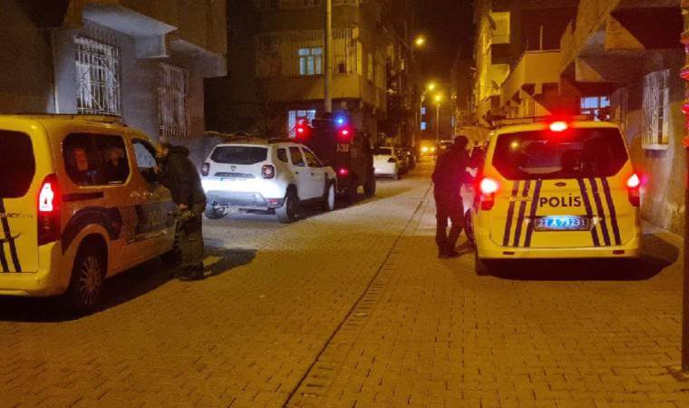 Akrabalar arasında taşlı, sopalı ve bıçaklı kavga: İkisi ağır 3 yaralı!