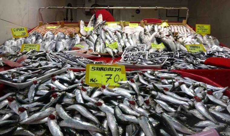 Denizlerin prensi tezgahlarda azaldı… Kilosu 750 liraya çıktı!