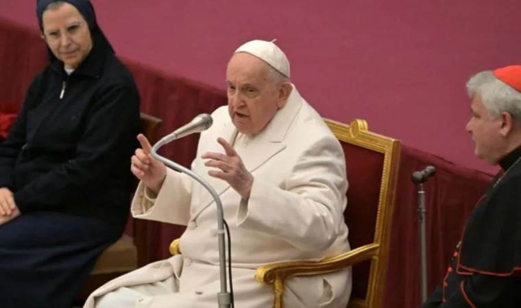 Vatikan’dan eşcinsel çiftlerin kilisede kutsanmasına izin