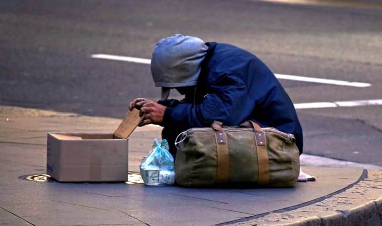 Dilencilik yasaklandı: Bakan’ın evi hedef oldu