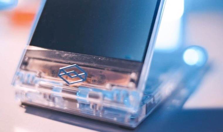 Her fotoğrafı holografik görüntüye dönüştürebilecek ekran