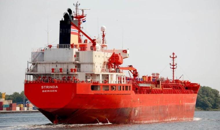 Husi füzesi Norveç bandıralı tankeri vurdu