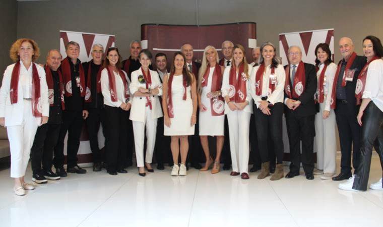 ‘Voleybolun Unutulmazları Hareketi’ derneğe dönüştü: Türk voleybolu bir ilke daha imza attı…