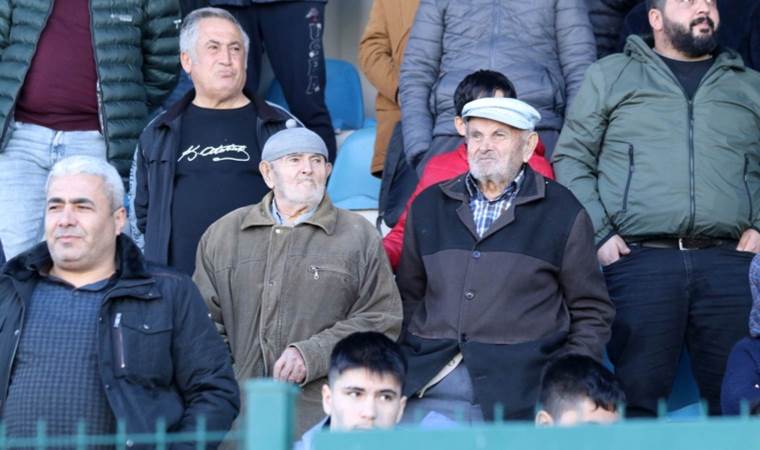 Maküspor’un iki çınarı tribünden vazgeçmiyor: ‘Ömrümüz yettikçe stattayız’