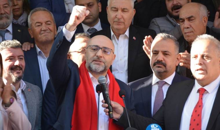 Buğra Gökce adaylık başvurusunu teslim etti