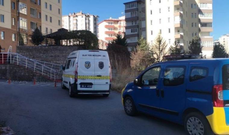 Silahla vurulmuş halde evinde ölü bulundu