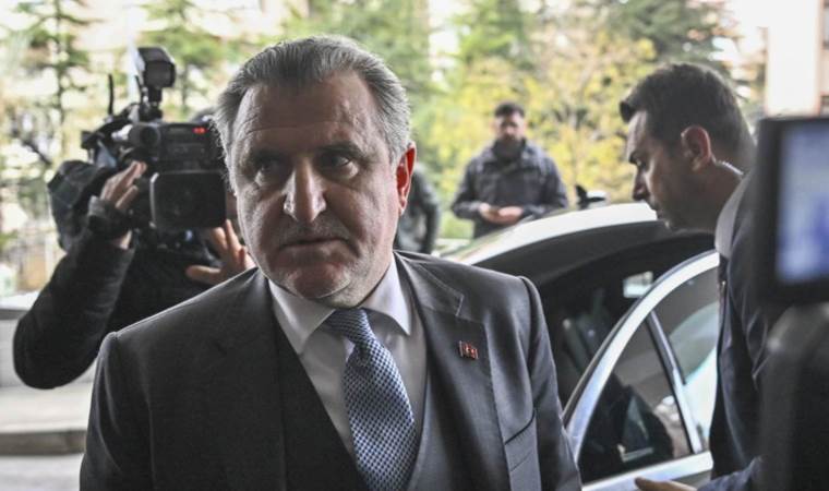 Gençlik ve Spor Bakanı Osman Aşkın Bak’tan liglere verilen ara için açıklama!