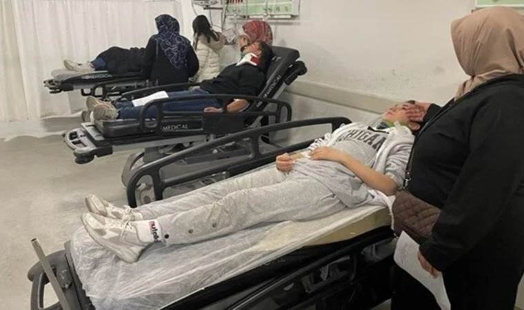 Okul servisi ile kamyonet çarpıştı… Çok sayıda yaralı var!