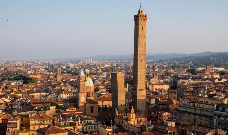 Garisenda kulesi çökme tehlikesiyle karşı karşıya