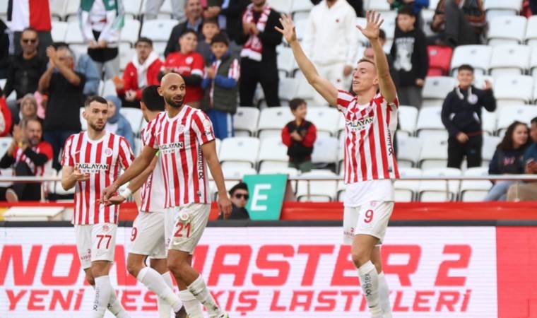 Antalyaspor 10 kişiyle Fatih Karagümrük’ü devirdi!