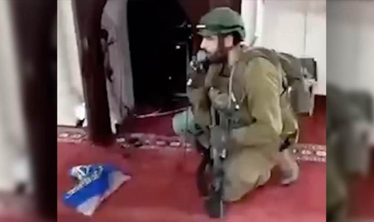 Camiye baskın düzenlendi: Yahudi duası okudular