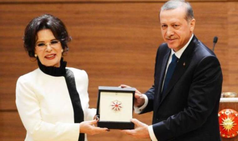 Hülya Koçyiğit’ten AKP’ye ve Erdoğan’a övgü seli!