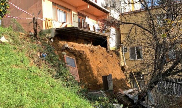 Sarıyer’de evin istinat duvarı çöktü