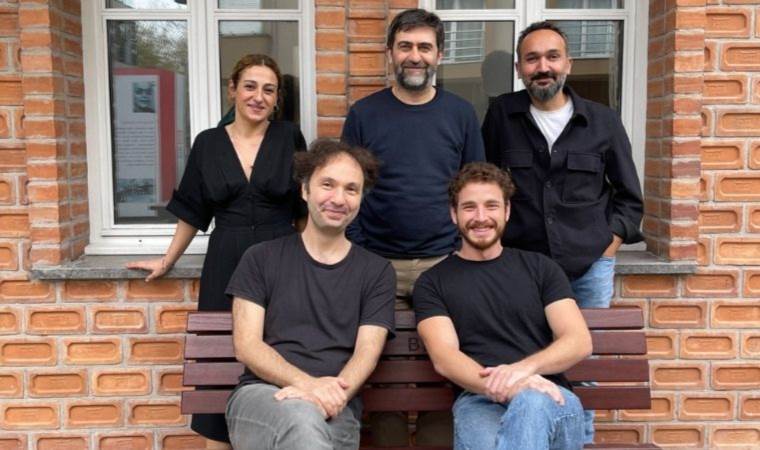 Fyodor Dostoyevski rüzgarı: Emin Alper’in yönetmenliğinde ‘Öteki’ oyunu sahneye çıkıyor!