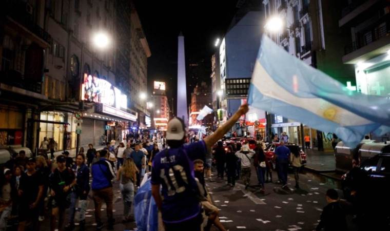 ‘Çılgın’ Milei’nin ilk sınavı: Arjantinliler sokaklara döküldü