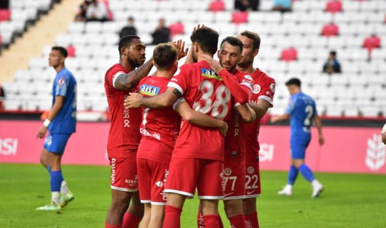 Antalyaspor, Ziraat Türkiye Kupası’nda 6 golle turladı