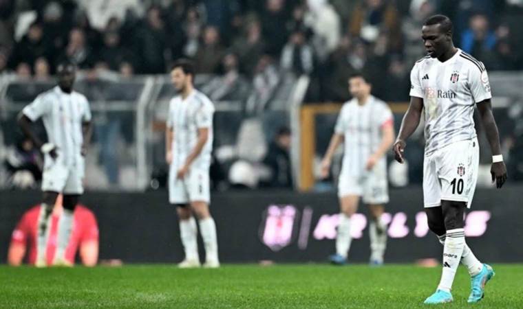 Yeni yönetim takıma neşteri vurdu, 5 yıldız futbolcu kadro dışı bırakıldı