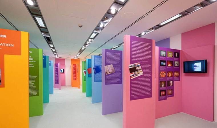 ‘Bir İçgörü Mekânı: Akbank Sanat ve 30 Yıl’ adlı sergi ziyaretçileri bekliyor! Uzun bir görsel yolculuk…