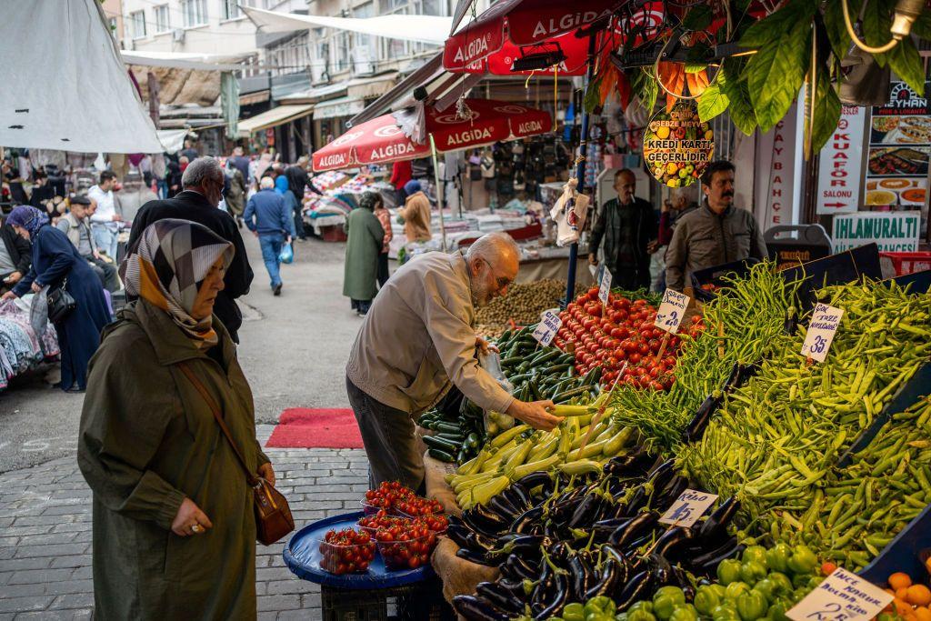 Sendikalar emeklilik sistemini eleştiriyor: 'Emekliler hayatta kalma mücadelesi veriyor'