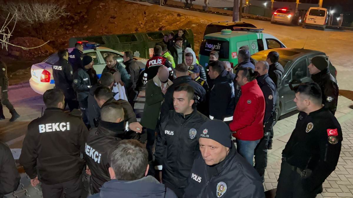 Yeni yılın ilk saatlerinde hareketli dakikalar... Aksaray'da 'Yan baktın' kavgası: 20 kişi birbirine girdi!