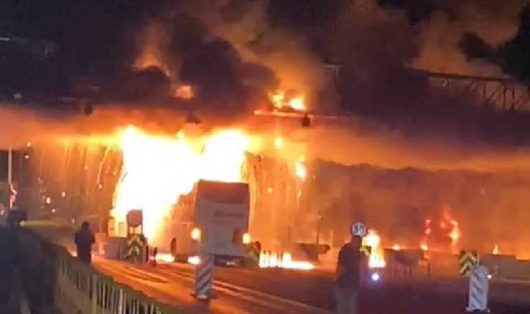 Korkunç kaza… Mersin’de yolcu otobüsü gişeye çarpıp, alev aldı!