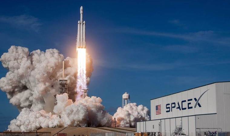 SpaceX, çalışanlarını kovmakla suçlandı