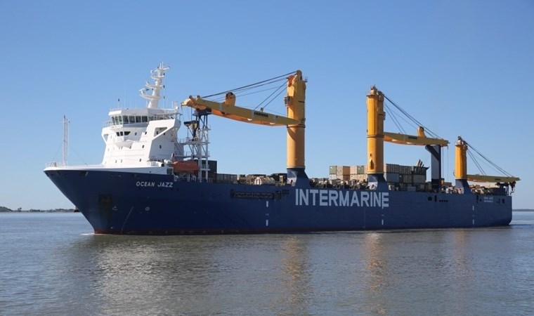 Husiler, ABD’ye ait askeri yük gemisini hedef aldı