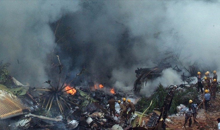 Afganistan’da düşen uçaktaki 4 kişi kurtarıldı