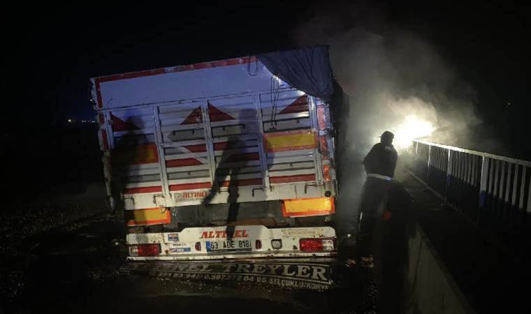 Seyir halindeki TIR’ın dorsesinde yangın!