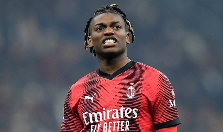 İki penaltı bir kırmızı kartın çıktığı olaylı maçta kazanan yok!