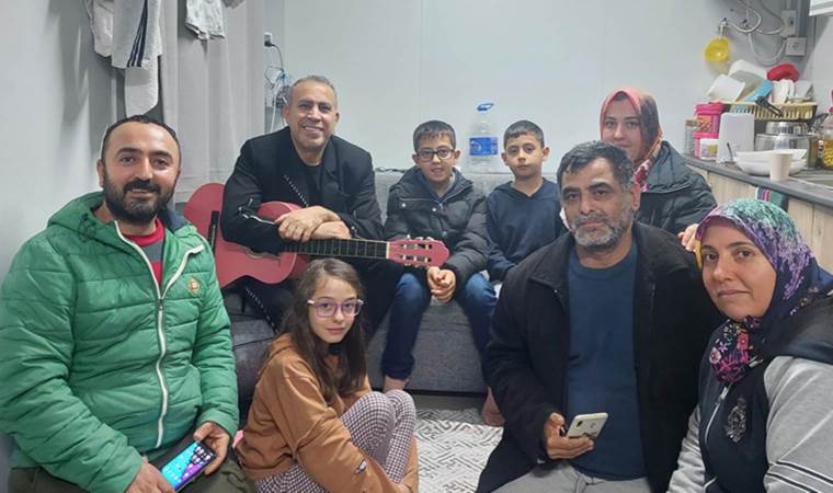 Haluk Levent yeni yıla Hatay’da konteyner kentte girdi