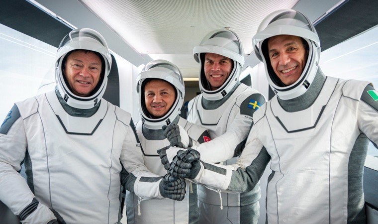 Uzay yolculuğu insan vücudunu nasıl etkiliyor? Uzayın insan vücudu üzerine günbegün etkisi…