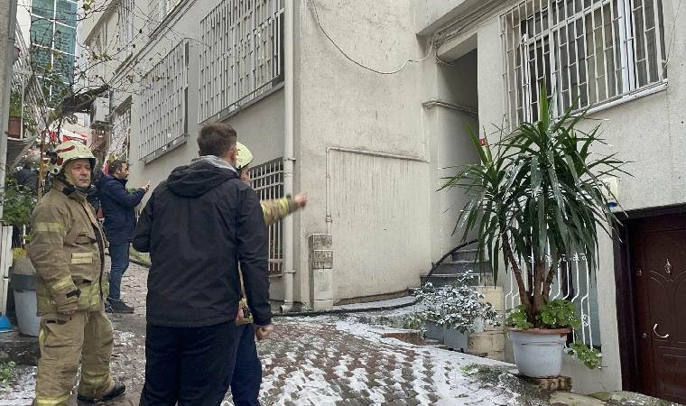 Beyoğlu’nda 5 katlı binada yangın: 1 kişi mahsur kaldı!