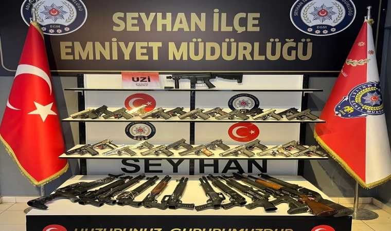 Adana’da ruhsatsız 39 silah ve çelek yelek ele geçirildi