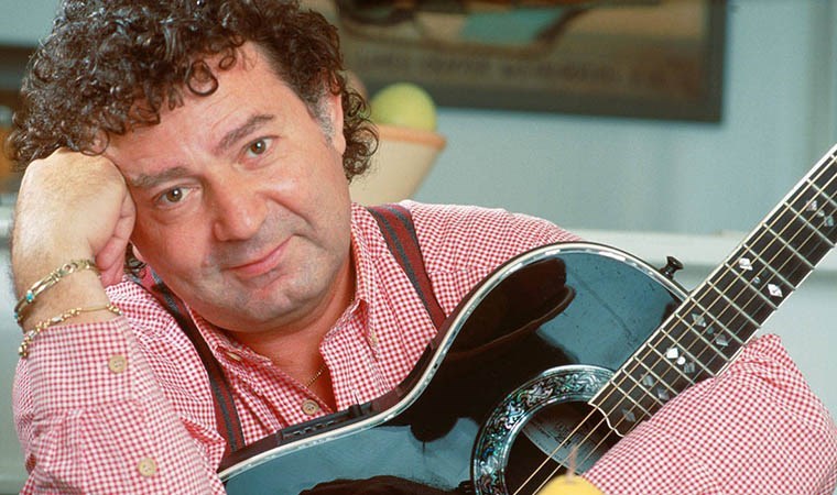 Kayahan’ın hayatı film oluyor: Ünlü sanatçıyı kim canlandıracak?