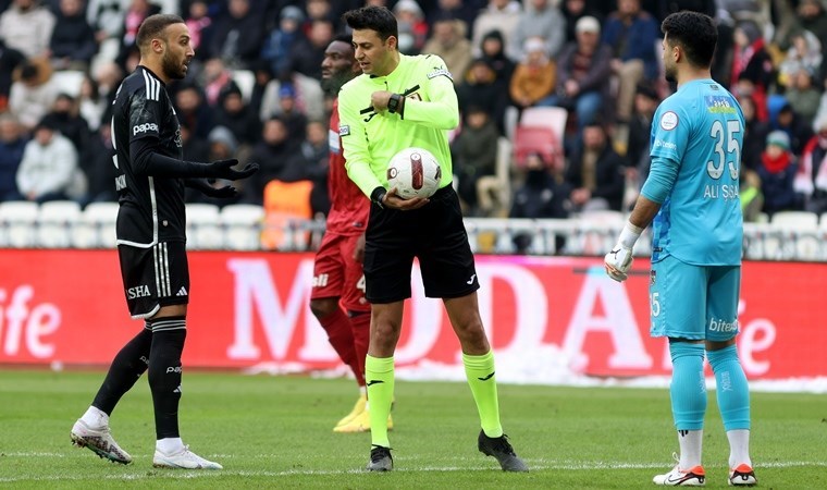 Eski hakemler yorumladı: Sivasspor – Beşiktaş maçındaki VAR’ın iptal ettiği penaltı kararı doğru muydu?