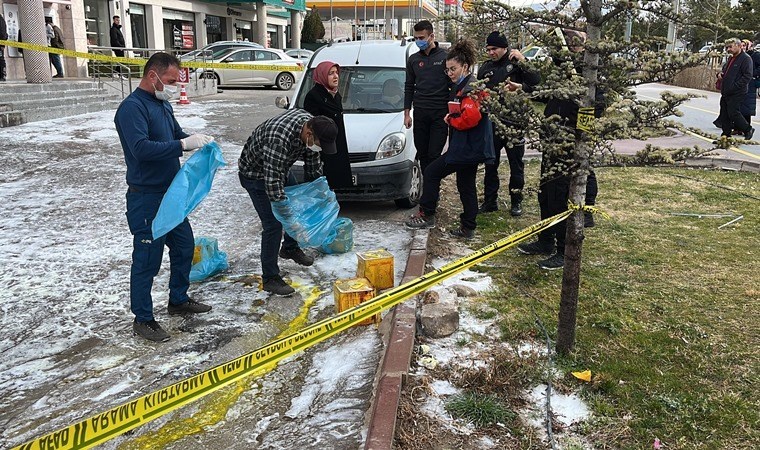 Kargo patladı: 4 çalışan zehirlendi