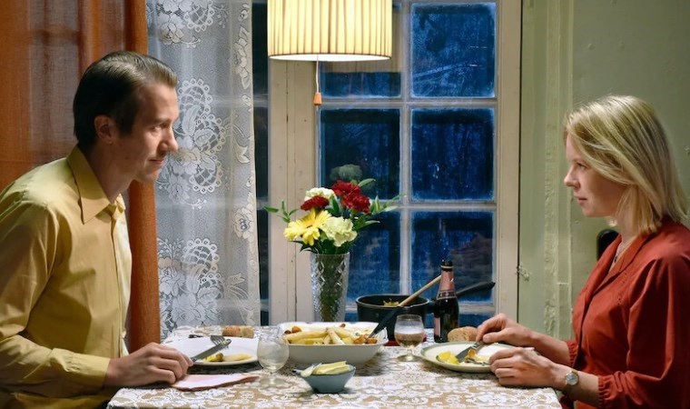 Arktik Histerinin Kıyısında: Fallen Leaves