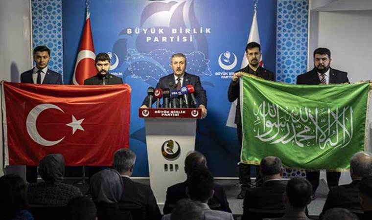 Destici de ‘modaya’ uydu: ‘Tevhid’ bayrağı açtı