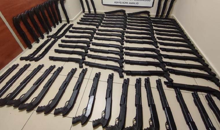 Durdurulan otomobilden ‘cephanelik’ çıktı: 86 tüfek ele geçirildi!