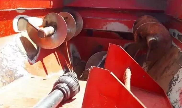 Acı olay… Yem karma makinesinin içine düşerek can verdi!