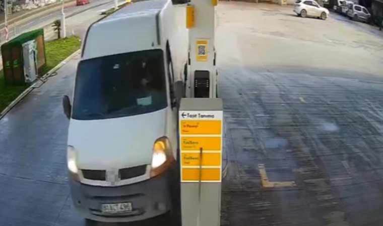 Faciadan dönüldü: Minibüs akaryakıt pompalarını teğet geçti