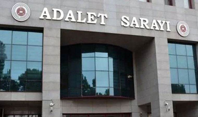 Adliyede hareketli dakikalar… Engellenince polisin üzerine araç sürdüler!