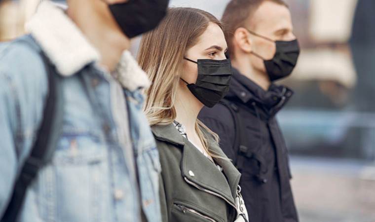 ‘Yoğun bir salgın var, maske takmanın tam zamanı!’